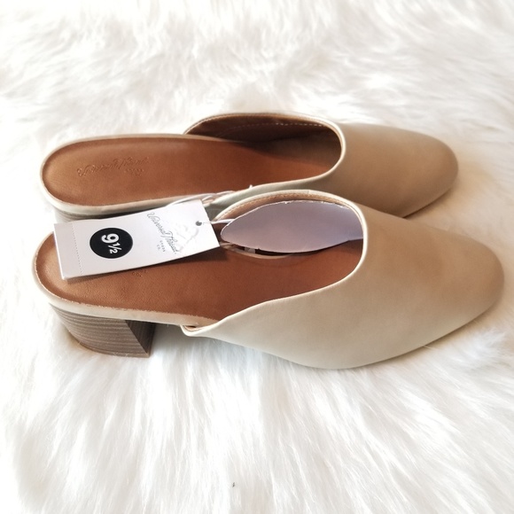 Universal Threads Backless Mules - Picture 2 of 5